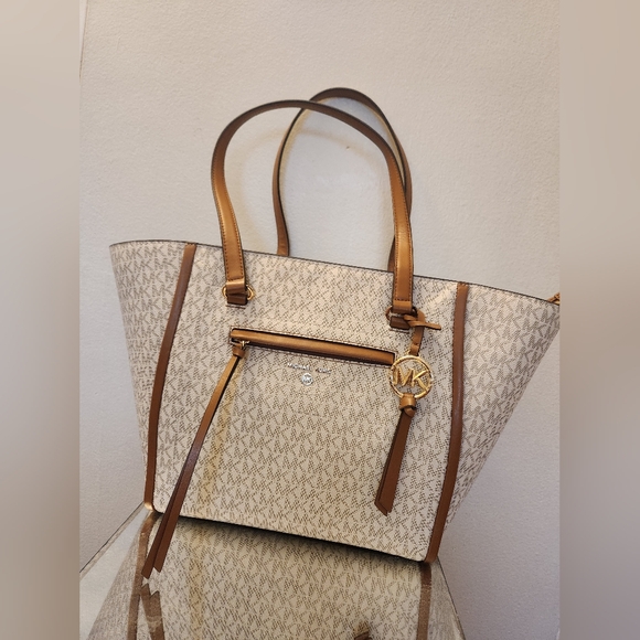 Michael Kors Cream and Tan Tote Bag - Picture 8 of 9
